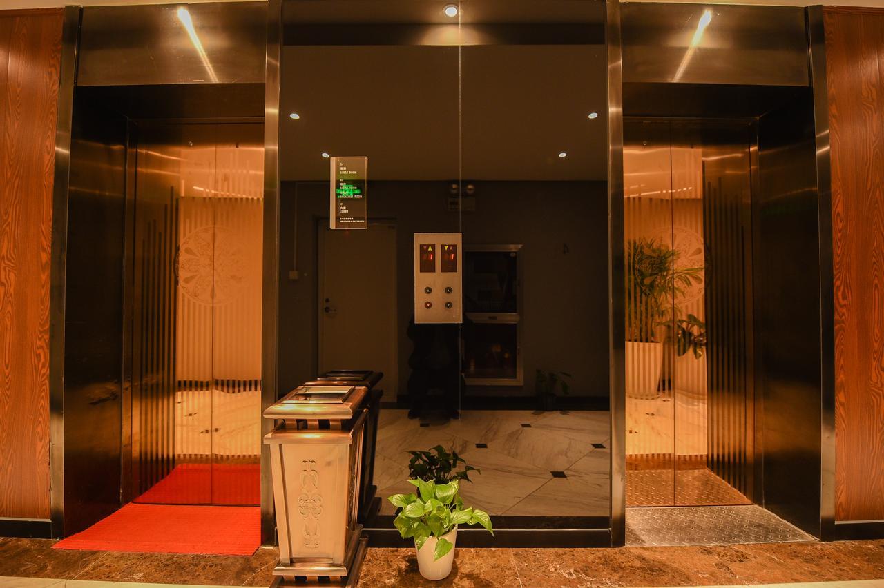 Metropolo,Shanghai,Hongqiao Airport,Wuzhong Road Exterior foto